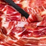 Descubre el Secreto del Jamón Ibérico de Jabugo: Una Delicatessen de Tradición y Sabor