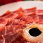 Descubre los Secretos para Cortar Jamón Ibérico como un Experto y Disfrutar de su Exquisito Sabor