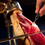 Descubriendo los Sabores Únicos del Jamón Ibérico: Una Guía Completa