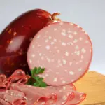 Descubre Cómo Servir Embutidos con Estilo: 5 Trucos para Potenciar su Sabor y Textura