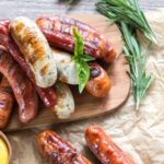 ¡Descubre el Secreto de la Salsa de Cerveza para tus Salchichas Polacas Ahumadas!