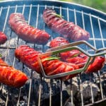 ¡Descubre el Secreto de la Salsa de Cerveza para tus Salchichas Polacas Ahumadas!
